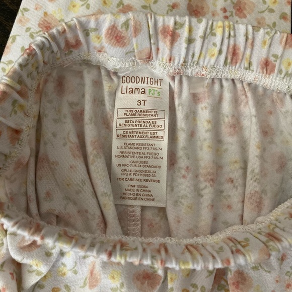 Girls Floral PJ Set with Scrunchie Size 3T - Picture 7 of 8